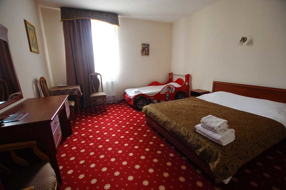 Hotel Lavilia Киев Екстериор снимка